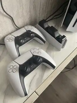 Playstation 5 / PS 5 official dock + 2 stick PS