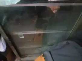 Bu hari ini jual etalase bekas ukuran 1 x 1 m
