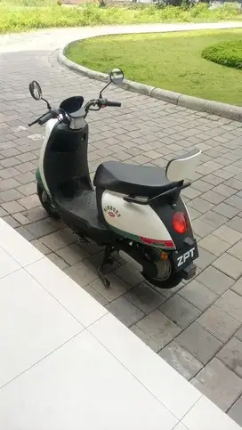 Dijual Cepat, Lengkap, Motor Listrik