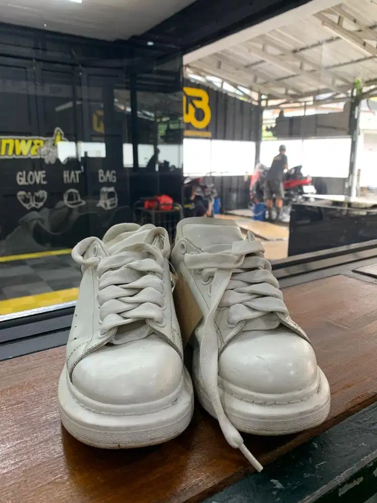 Jual sepatu second wanita