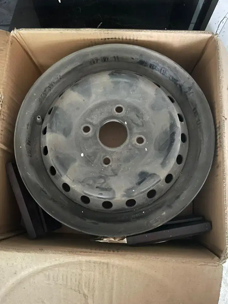 4 Biji Velg Lengkap dengan Dop nya
