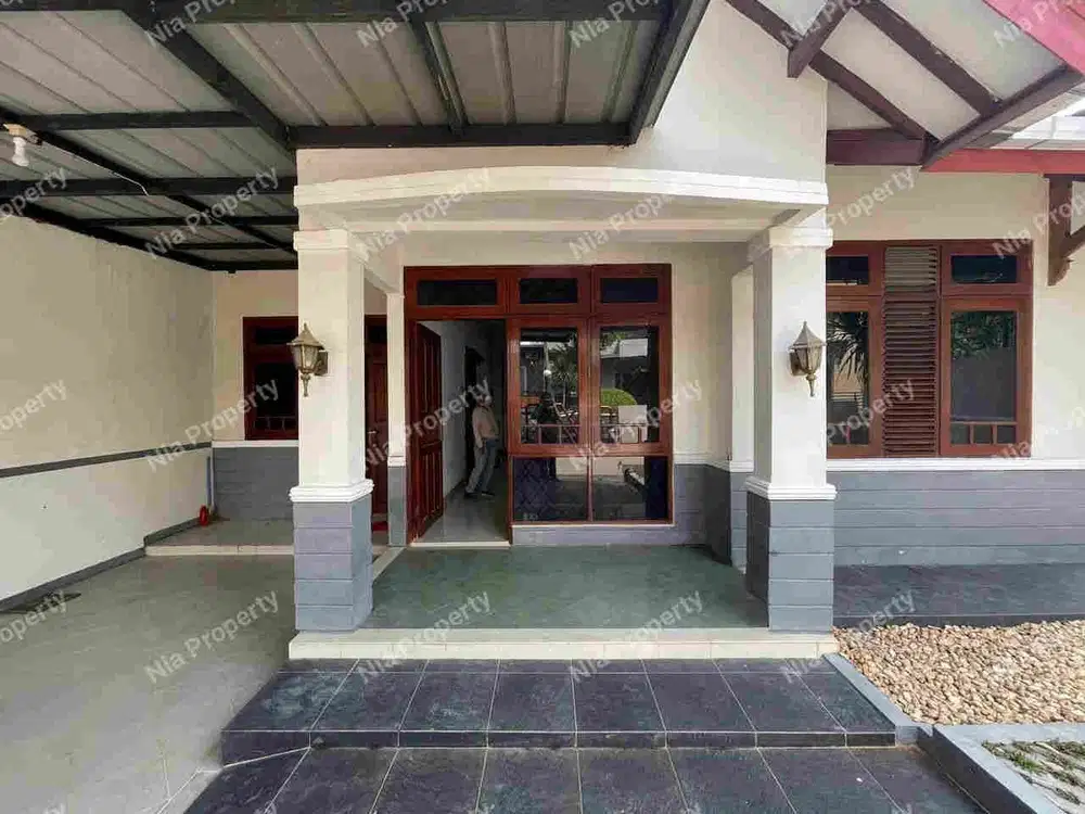 Di Sewakan Rumah Cantik Siap Huni. Raffles Hills Cibubur.