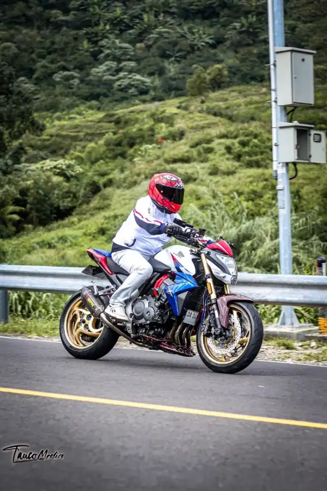 MOGE HONDA CB1000R STREET FIGHTER