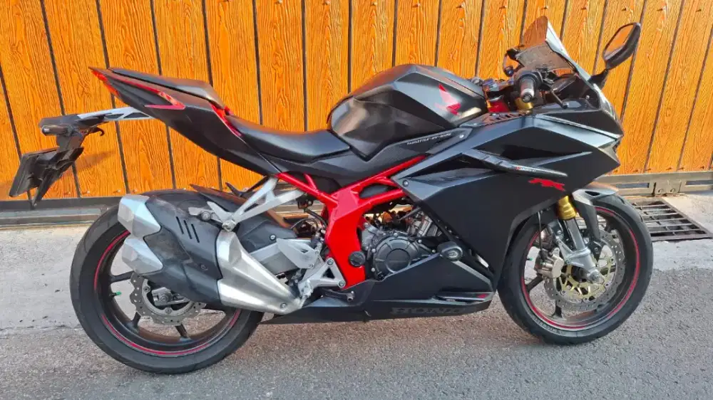 HONDA CBR250RR CBR 250RR MULUS GRESS PAJAK ON PANJANG MESIN SEHAT