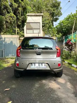 kia picanto SE 1.2 mt manual 2011 low km