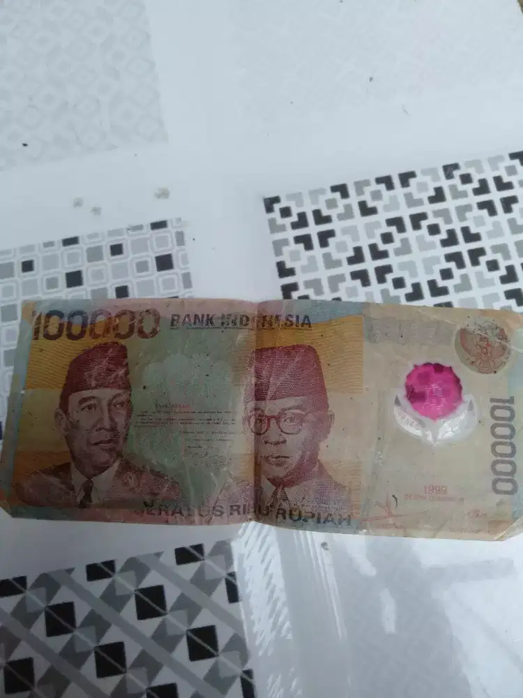 Uang kertas lama pecahan 100rb
