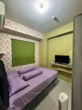 DISEWAKAN GREEN PRAMUKA APARTEMEN 2 KAMAR FULL FURNISH TOWER SCARLET MALL TAHUNAN