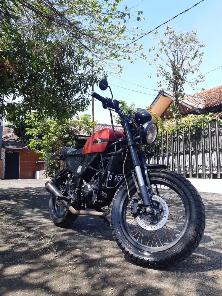 CBR 150 - Custom Scrambler
