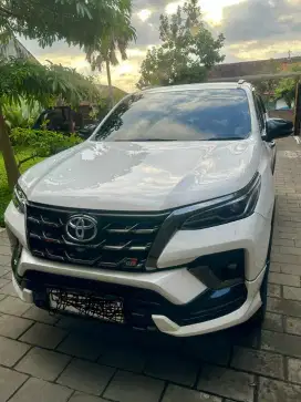 Mobil dijamin masih seperti baru