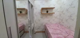 DISEWAKAN APARTEMEN GREEN PRAMUKA 2 BEDROOM FULL FURNISH TOWER PENELOPE MALL TAHUNAN