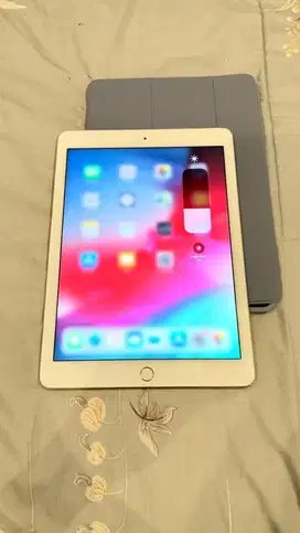 Dijual Ipad air 2 Gold 16GB Wifi Only