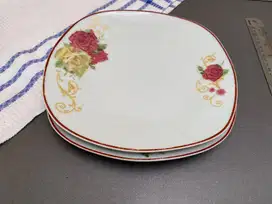 1 set isi 2 piring ceper segi 4, 9 Inci motif bunga Red Rose