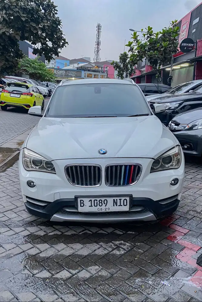 Bmw X1 2.0 sDrive18i Bensin AT Matic 2013 Putih Metalik.