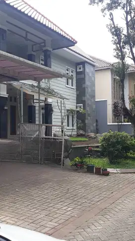 Dijual Rumah Mewah di Kota Baru Parahyangan Bandung, View Danau