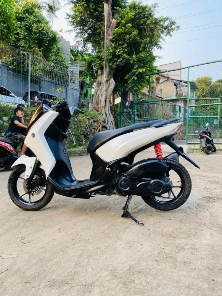 Yamaha Lexi 125cc Blurcore Std Aks SSS
Tahun 2021