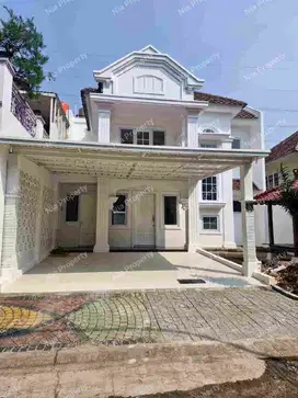 Jual Cepat Rumah Cantik Siap Huni Like New 2,350 M Nego. Legenda Wisata Cibubur.