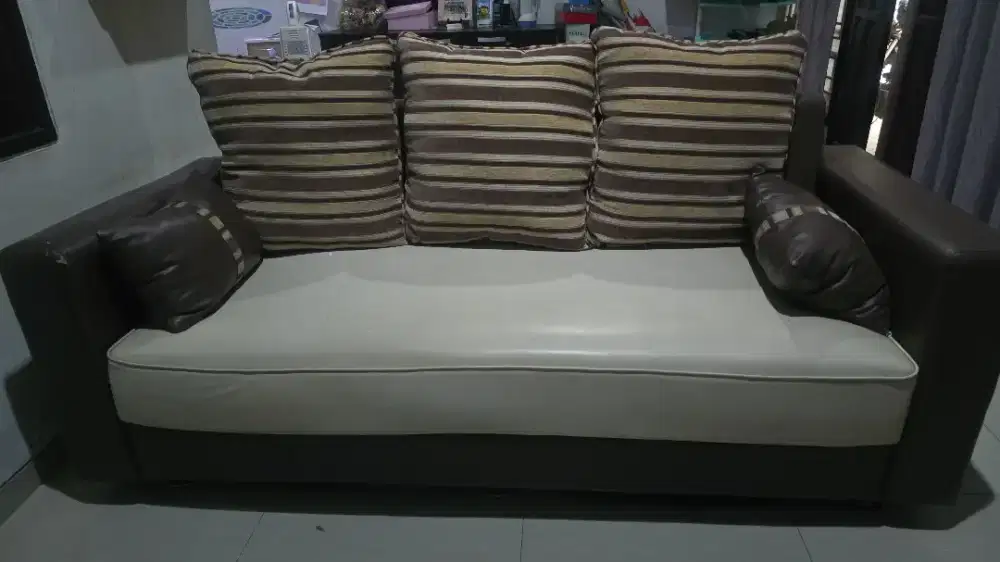 Sofa 1 set isi 2