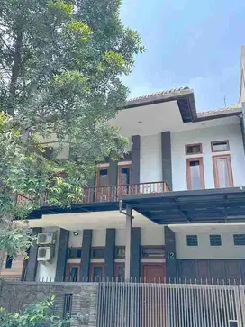 Rumah Mewah Semi Furnished di Batununggal Indah