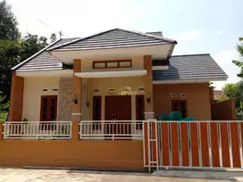 RUMAH MODERN, SIAP HUNI, TANAH LUAS DI SEYEGAN