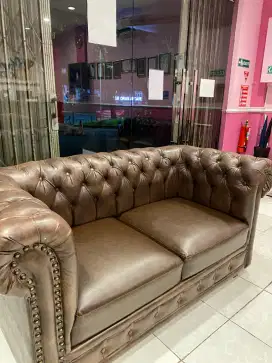 Sofa chesterfild ganti kulit dudukan