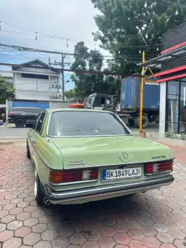 1979 Mercedes Benz 200 Tiger W123