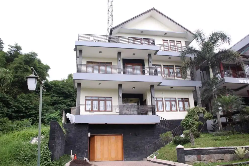 Dijual Investasi Menguntungkan Villa Mewah di Kawasan Elit Dago Resort
