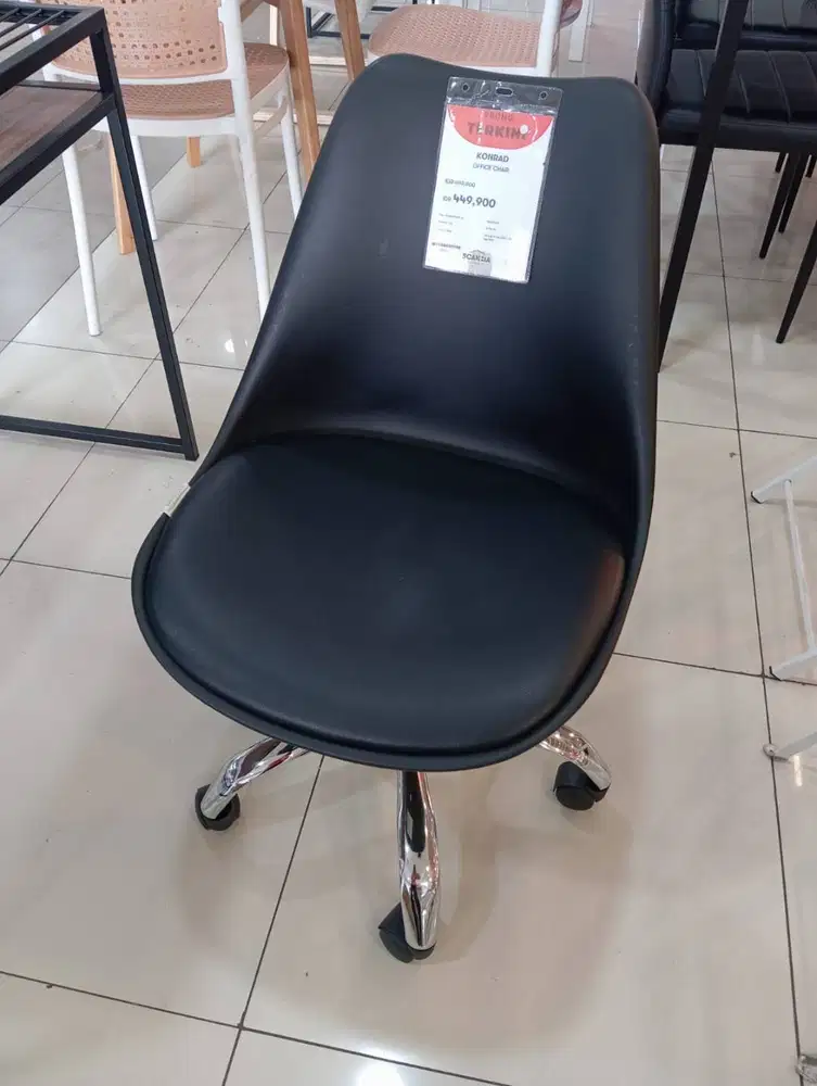 Kursi kantor Office Chair Kursi Kantor Konrad 56x58x80-90 Cm Black