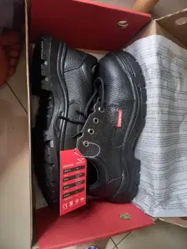 SEPATU SAFETY MERK CHEETAH UKURAN 8