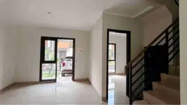 Disewakan Rumah Baru 2 LT di Cluster Regia ada AC tiap kamar