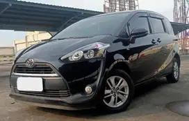 DP Rendah  7JT Toyota Sienta 1.5 G Bensin-MT 2017 Hitam