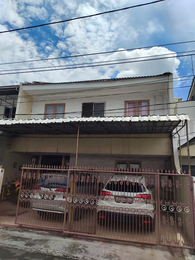 RUMAH 2 LANTAI AKSES LANGSUNG JLN RAYA DEKAT KRL RAJAWALI PRJ TOLL POM BENSIN