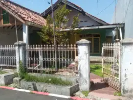 Jual tanah dan bangunan lama