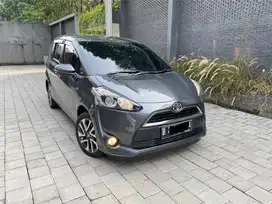 Toyota Sienta V 2016