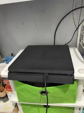 Ps 4 Slim 1 TB + akun Psn nya