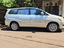 Toyota Kijang Innova 2011 Bensin