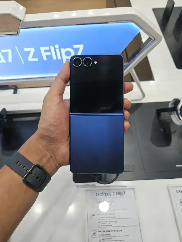 Samsung Galaxy ZFlip 7 12/512Gb (SEIN)