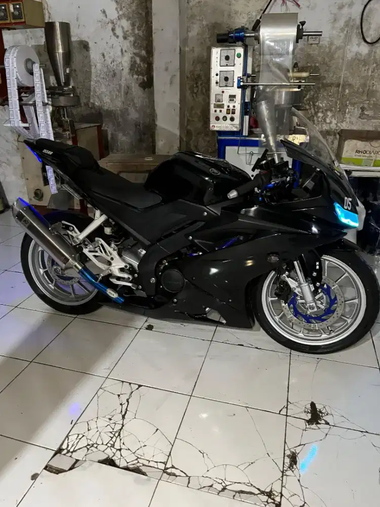R15v3 2019 hitam
