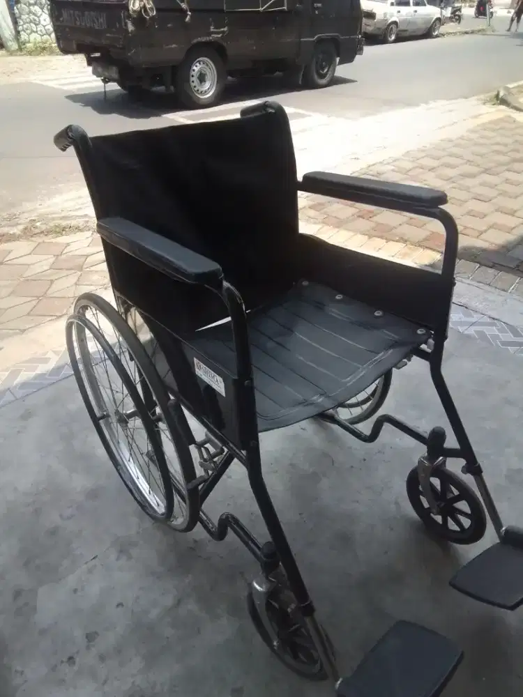 Jual kursi roda like new