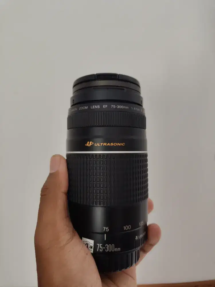 Lensa canon 75-300 ultrasonic iii