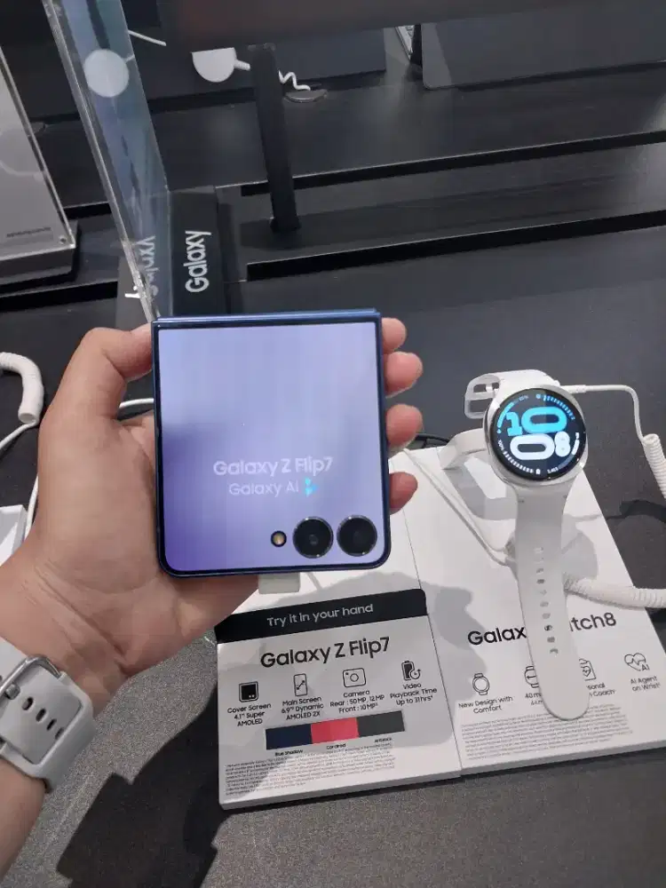 Samsung Flip7 Free Buds FE