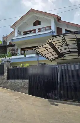 TURUN HARGA LELANG Murah Rumah 2 lantai di Hegarsari 1