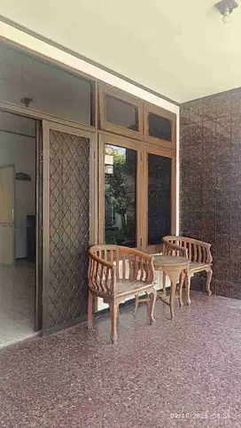 Rumah homey dan asri kondisi terawat di Dharmahusada Indah dekat Galaxy Mall