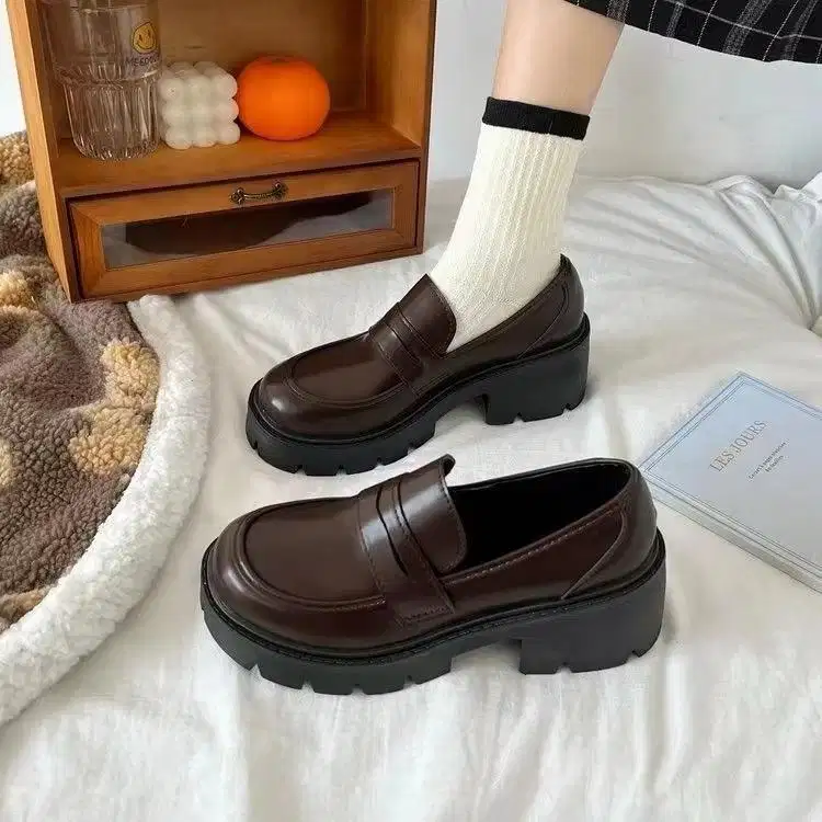 Sepatu loafer platform