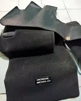 Karpet mobil untuk mobilio original