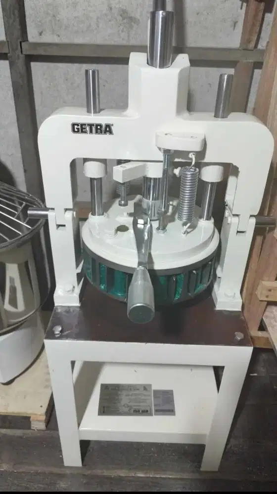 Pembagi Adonan Manual Merek Getra
