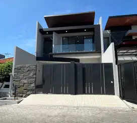 Rumah Gress Bagus 2 Lantai Manyar Jaya