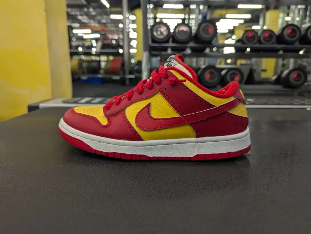 Nike low dunk (Midas Gold), Nike kuning merah