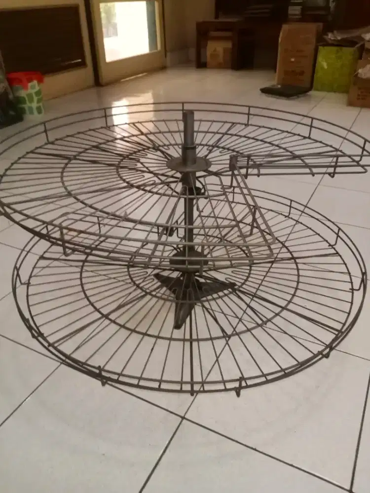 Edisi pindahan..dijual rak putar, cek deskripsinya.