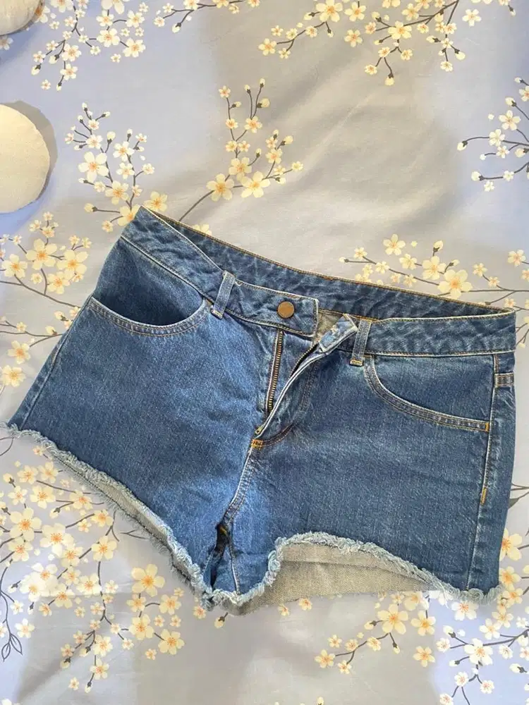 Celana Pendek Merk GU Jeans Like New MURAH