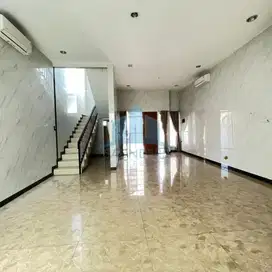 Dijual rumah siap huni lokas strategis depan MKG